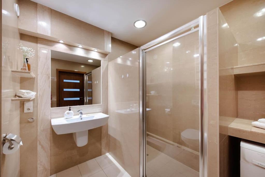Wygodny Apartament Przy Dworcu คราคูฟ ภายนอก รูปภาพ